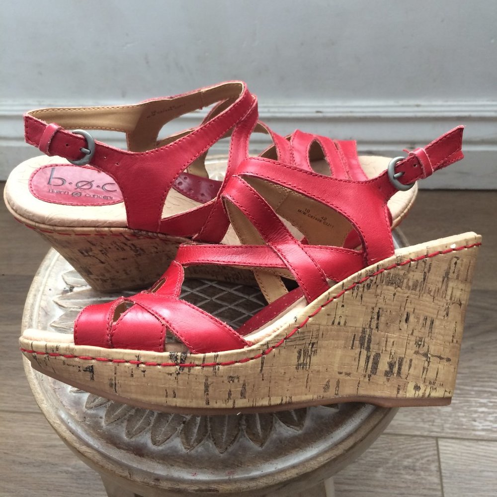 Born strappy red sandal wedge 10